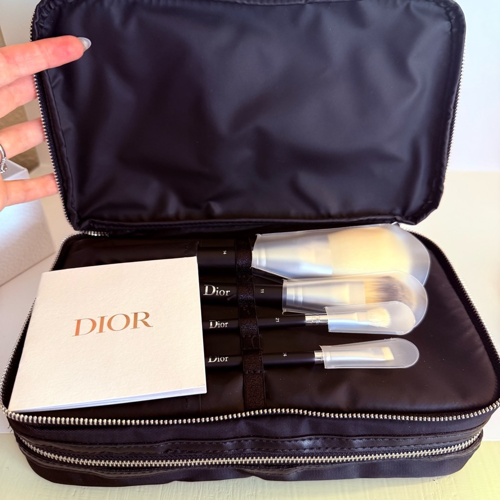 DIOR BEAUTY - Brand New Brush Kit and Bag